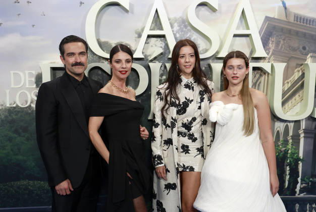 Premiere of the new series La casa de los espíritus Alfonso Herrera, Maribel Verdú, Fernanda Castillo, Nicole Wallace and Francisca Alegría during the premiere of La casa de los espíritus, the new Amazon Prime series, on April 9, 2026, in Madrid Spain Based on the successful novel by Isabel Allende, La casa de los espíritus 09 APRIL 2026 Madrid Madrid Spain Copyright: xJosexVelascox 7427764