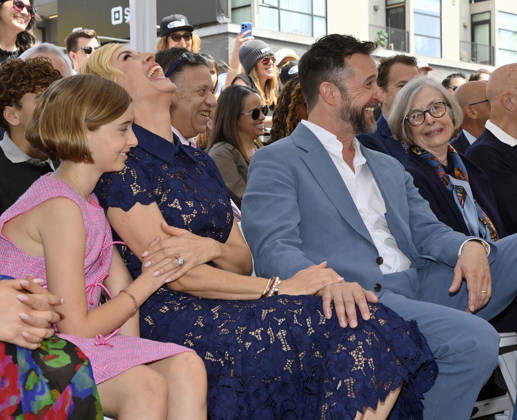 American actor, director and writer Noah Wyle (blue suit) is joined by his daughter Frances Harper Wyle, wife, actress Sara Wells and mother Marjorie Speer (L-R) during an unveiling ceremony honoring him with the 2,840th star on the Hollywood Walk of Fame in Los Angeles on Thursday, April 9, 2026. LAP20260409904 JIMxRUYMEN