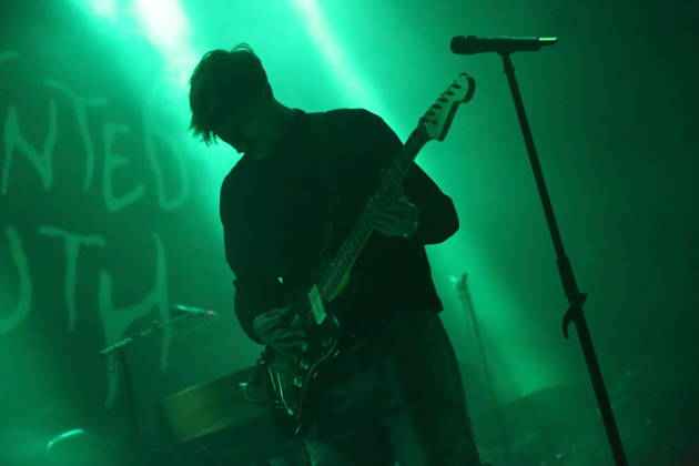 Joachim Liebens von der Band The Haunted Youth bei einem Konzert im Hole 44 in Berlin, 9. April 2026. The Haunted Youth Konzert Berlin