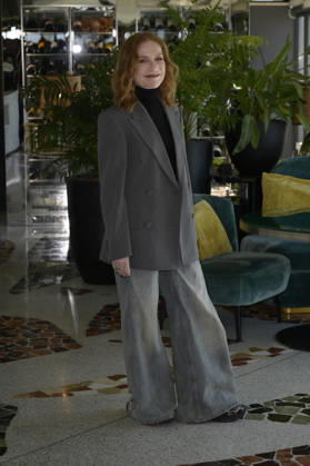 April 8, 2026, Rome, Italy: Isabelle Huppert attends the photocall of movie La donna più ricca del mondo (La femme la plus riche au monde) at Sofitel Hotel Villa Borghese. Rome Italy - ZUMAs197 20260408_aaa_s197_171 Copyright: xMarioxCartellix