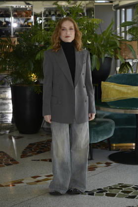 April 8, 2026, Rome, Italy: Isabelle Huppert attends the photocall of movie La donna più ricca del mondo (La femme la plus riche au monde) at Sofitel Hotel Villa Borghese. Rome Italy - ZUMAs197 20260408_aaa_s197_173 Copyright: xMarioxCartellix