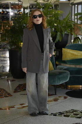 April 8, 2026, Rome, Italy: Isabelle Huppert attends the photocall of movie La donna più ricca del mondo (La femme la plus riche au monde) at Sofitel Hotel Villa Borghese. Rome Italy - ZUMAs197 20260408_aaa_s197_176 Copyright: xMarioxCartellix