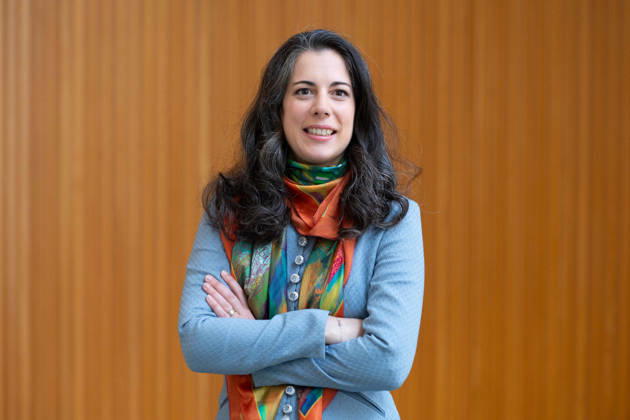 Marie JACQUOT, Musikerin, Chefdirigentin WDR Sinfonieorchester, Portraet, Portrait, Porträt, Einzelbild, angeschnittenes Einzelmotiv, halbe Figur, Halbfigur, halber Koerper, Pressekonferenz anlaesslich der Vorstellung der neuen Chefdirigentin des WDR Sinfonieorchesters, beim WDR in Koeln am 10.04.2026,