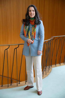 Marie JACQUOT, Musikerin, Chefdirigentin WDR Sinfonieorchester, ganze Figur, Ganzkoerper, Portraet, Portrait, Porträt, Einzelbild, angeschnittenes Einzelmotiv, Pressekonferenz anlaesslich der Vorstellung der neuen Chefdirigentin des WDR Sinfonieorchesters, beim WDR in Koeln am 10.04.2026,