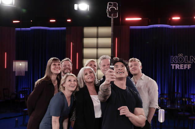 Eva Asselmann, Roland Riebeling, Susan Link, Birgit Schrowange, Hera Lind, Jenke von Wilmsdorff, Tutty Tran und Janik von Wilmsdorff bei der Aufzeichnung der WDR-Talkshow Kölner Treff im WDR Studio BS 3. Köln, 10.04.2026