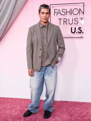 Fashion Trust U.S. Awards 2026 LOS ANGELES, CALIFORNIA, USA - APRIL 07: Evan Mock arrives at the Fashion Trust U.S. Awards 2026 In Partnership With Google held at nya studios WEST on April 7, 2026 in Los Angeles, California, United States., Credit:Chad Salvador Avalon United States, California, Los Angeles, nya studios WEST  Copyright: xChadxSalvadorx xAvalonx 1089979064