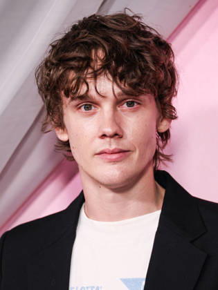 Fashion Trust U.S. Awards 2026 LOS ANGELES, CALIFORNIA, USA - APRIL 07: Hunter Doohan arrives at the Fashion Trust U.S. Awards 2026 In Partnership With Google held at nya studios WEST on April 7, 2026 in Los Angeles, California, United States., Credit:Chad Salvador Avalon United States, California, Los Angeles, nya studios WEST  Copyright: xChadxSalvadorx xAvalonx 1089979453