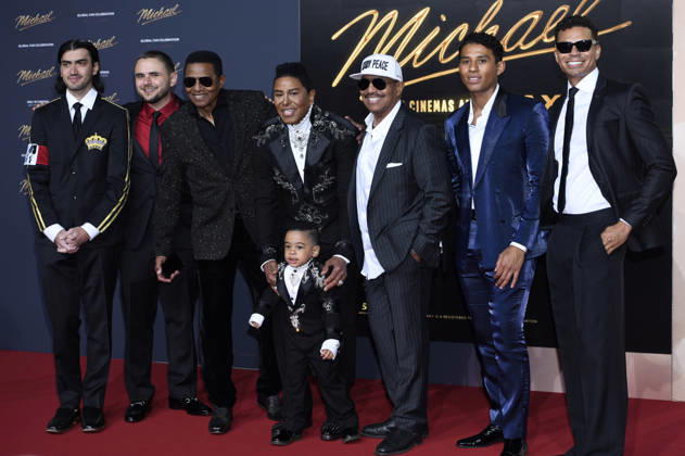 Bigi Jackson, Prince Jackson, Jackie Jackson, Jermaine Jackson, Gast, Marlon Jackson, Jermajesty Jackson und Randy Jackson Jr. bei der Premiere des Kinofilms Michael in der Uber Eats Music Hall. Berlin, 10.04.2026