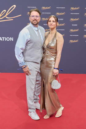 Felix von Jascheroff mit Ehefrau Alexandra Sophie Winterberg - Internationale Premiere & Global Fan Celebration von Michael an der Uber Eats Music Hall in Berlin am 10.04.2026. Kinopremiere Michael