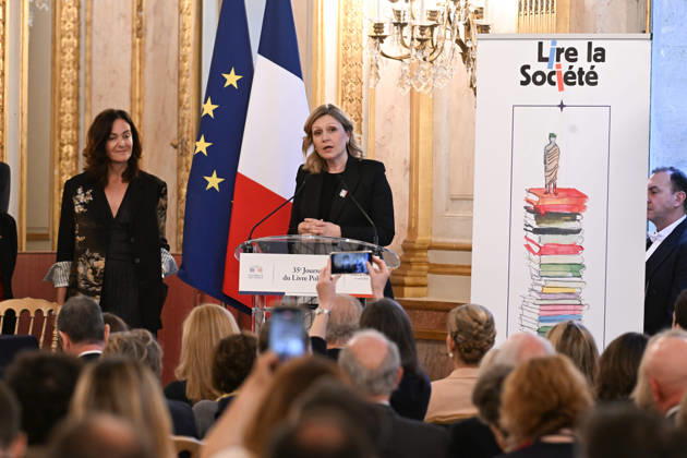 NEWS : Prix spÃ cial dÃ cernÃ lors de la 35e JournÃ e du Livre Politique - 11 04 2026 Yael Braun Pivet - King Juan Carlos receives flanked by his daughters Infanta Cristina and Infanta Elena and his grandson Julian Froilan a special prize during the event la 35eme Journee du Livre Politique (35th Political Book Day) at the National Assembly in Paris, France on April 11, 2026 for his memoirs Reconciliation.  Copyright: xx