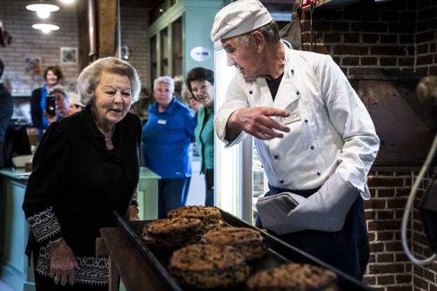 ZUIDLAREN - Princess Beatrix opens the renovated grain and oil mill De Wachter, which celebrates its 175th anniversary this year. Princess Beatrix is the patron of De Hollandsche Molen, the association dedicated to the preservation of windmills in the Netherlands. SIESE VEENSTRA ANP netherlands out - belgium out  Copyright: xx x555531645x originalFilename: 555531645.jpg
