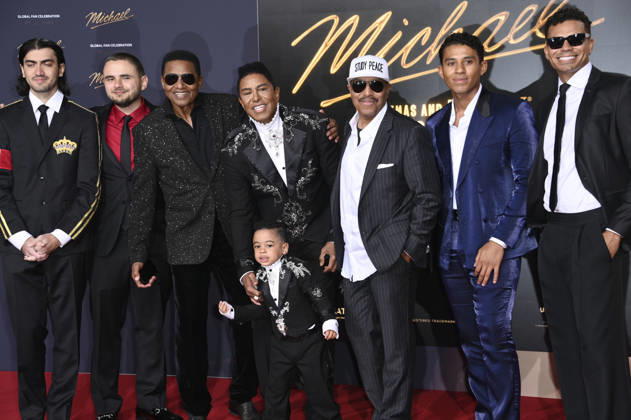 Bigi Jackson, Prince Jackson, Jackie Jackson, Jermaine Jackson, Gast, Marlon Jackson, Jermajesty Jackson und Randy Jackson Jr. bei der Premiere des Kinofilms Michael in der Uber Eats Music Hall. Berlin, 10.04.2026