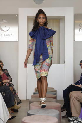 Debora Goulart bei der Anja Gockel Fashion Show Frisches für die Sinne im Showroom Paris 44 by Anja Gockel. Berlin, 10.04.2026