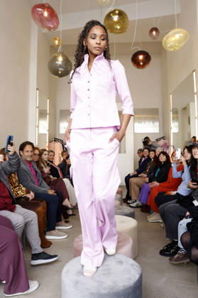 Debora Goulart bei der Anja Gockel Fashion Show Frisches für die Sinne im Showroom Paris 44 by Anja Gockel. Berlin, 10.04.2026