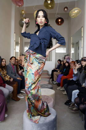 Miho Shiratori bei der Anja Gockel Fashion Show Frisches für die Sinne im Showroom Paris 44 by Anja Gockel. Berlin, 10.04.2026