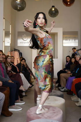 Miho Shiratori bei der Anja Gockel Fashion Show Frisches für die Sinne im Showroom Paris 44 by Anja Gockel. Berlin, 10.04.2026