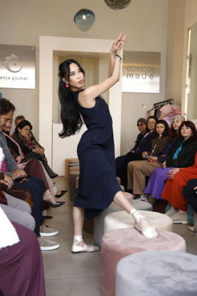 Miho Shiratori bei der Anja Gockel Fashion Show Frisches für die Sinne im Showroom Paris 44 by Anja Gockel. Berlin, 10.04.2026