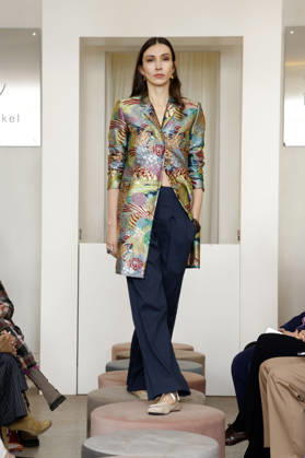Lia Kemendi bei der Anja Gockel Fashion Show Frisches für die Sinne im Showroom Paris 44 by Anja Gockel. Berlin, 10.04.2026