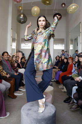 Lia Kemendi bei der Anja Gockel Fashion Show Frisches für die Sinne im Showroom Paris 44 by Anja Gockel. Berlin, 10.04.2026