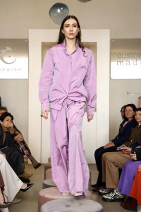 Lia Kemendi bei der Anja Gockel Fashion Show Frisches für die Sinne im Showroom Paris 44 by Anja Gockel. Berlin, 10.04.2026
