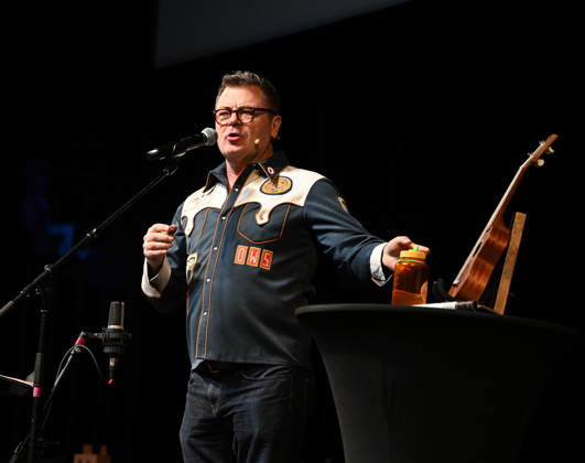 April 11, 2026, Virginia Beach, Virginia, USA: NICK OFFERMAN brings his Big Woodchuck Tour to the Sandler Center in Virginia Beach, Virginia on 10 April 2026. Photo . Ã‚ Virginia Beach USA  - ZUMAm90_ 20260411_zap_m90_011 Copyright: xJeffxMoorex