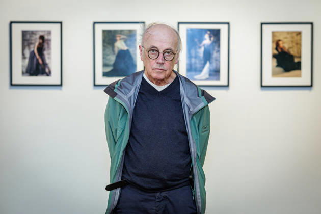 11.04.2026. Neuss. Kunstinitiative Wurzeln und Flügel e.V. Der Fotograf und Videokünstler Horst Wackerbarth präsentiert Arbeiten aus seiner Zeit als Modefotograf in den 1990ern. Neuss Kunstinitiative Wurzeln und Flügel e.V. Gerhard-Hoehme-Allee 1 Nordrhein-Westfalen Deutschland