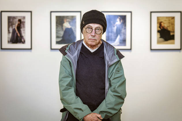 Horst Wackerbarth präsentiert Arbeiten aus seiner Zeit als Modefotograf in den 1990ern bei der Kunstinitiative Wurzeln und Flügel im Schloss Reuschenberg. Neuss, 11.04.2026