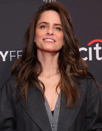 2026 PaleyFest LA - Apple TV s Your Friends and Neighbors Amanda Peet At 2026 PaleyFest LA - Apple TV s Your Friends and Neighbors At The Dolby Theatre In Los Angeles CA, USA on April 11 , 2026. Photo by Fati S ABACAPRESS.COM Hollywood CA United States  Copyright: xFatixSadou ABACAPRESS.COMx