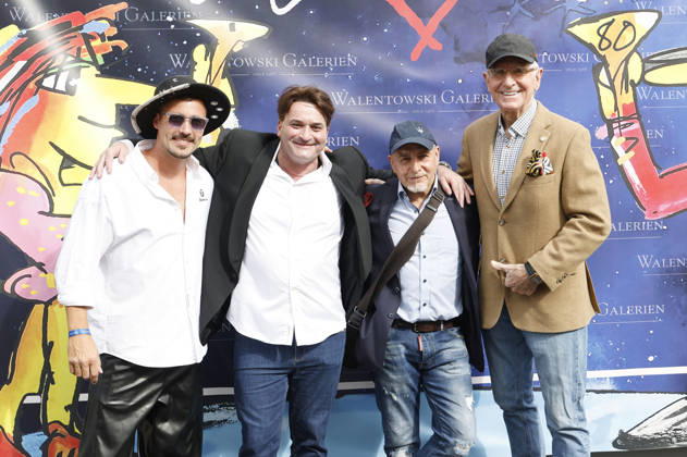 Steffen Rosenberger, Niklas Walentowski, Erdogan Atalay und Frederic Prinz von Anhalt bei der Eröffnung der Ausstellung Keine Panik in Werl - Das Udo Lindenberg Universum in den Walentowski Galerien. Werl, 11.04.2026