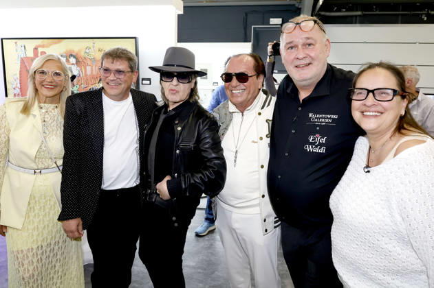 Angela Walentowski, Christoph Walentowski, Udo Lindenberg, Heinrich Walentowski, Walter Lehnertz und Sonja Burghausen bei der Eröffnung der Ausstellung Keine Panik in Werl - Das Udo Lindenberg Universum in den Walentowski Galerien. Werl, 11.04.2026
