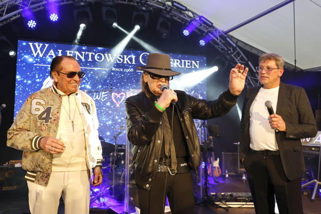 Heinrich Walentowski, Udo Lindenberg und Christoph Walentowski bei der Eröffnung der Ausstellung Keine Panik in Werl - Das Udo Lindenberg Universum in den Walentowski Galerien. Werl, 11.04.2026