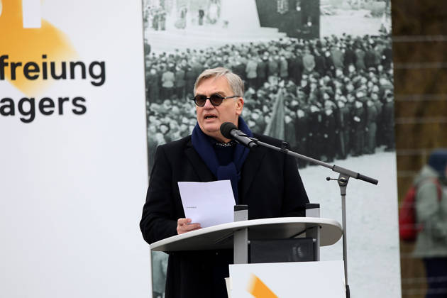 81. Jahrestag der Buchenwald-Befreiung Weimar Buchenwald , 12.04.2026 Gedengfeier zum 81. Jahrestag der Buchenwald-Befreiung. Hape Kerkeling, Enkel von Buchenwaldüberlebenden Hermann Kerkeling, bei seiner Ansprache. Thüringen Germany Copyright: xMatthiasxGränzdörferx