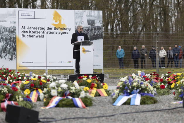 Gedenkfeier am Sonntag (12.04.2026) zum 81. Jahrestag der Befreiung des NS-Konzentrationslagers (KZ) Buchenwald durch US-Truppen am 11. April 1945. (Foto: Schauspieler, Comedian und Autor Hape Kerkeling, spricht beim Festakt. Er ist der Enkel eines ehemaligen Haeftlings im KZ Buchenwald) In das KZ Buchenwald bei Weimar und seine Aussenlager hatten die Nationalsozialisten zwischen 1937 und 1945 etwa 280.000 Menschen verschleppt, darunter Zehntausende Juedinnen und Juden. 56.000 Menschen wurden hier ermordet oder starben an Hunger, Krankheiten, durch Zwangsarbeit oder medizinische Experimente. (Siehe epd-Meldung vom 12.04.2026) EDITORIAL USE ONLY