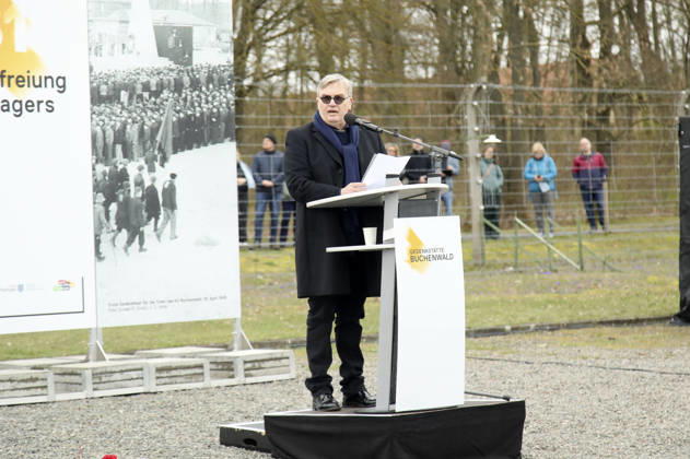Hape Kerkeling bei der Kranzniederlegung zum 81. Jahrestag der Befreiung des Konzentrationslagers Buchenwald und Mittelbau-Dora. Weimar, 12.04.2026