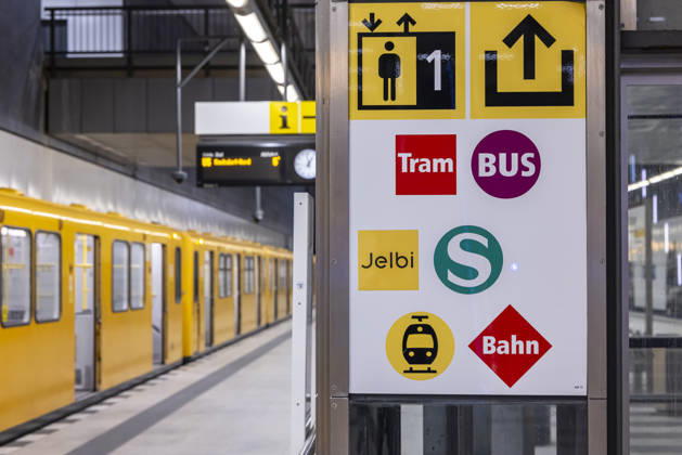 U-Bahnhof Hauptbahnhof der Linie U5 mit U-Bahn. 28.03.2026, Berlin, Deutschland