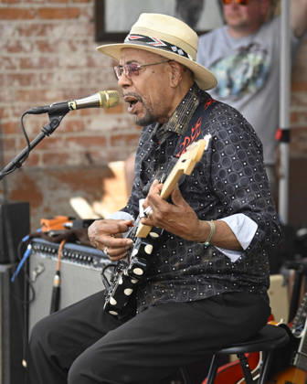 April 12, 2026, Clarksdale, Ms, United States of America: JOHN PRIMER playing a guitar given to him by Buddy Guy during day five of the 2026 Juke Joint Festival on April 12, 2026 in Clarksdale, Mississippi. Clarksdale United States of America - ZUMAw132 20260412_zap_w132_003 Copyright: xTomxWalkox
