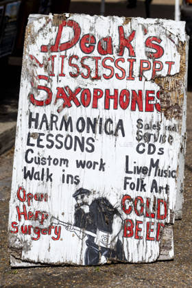 April 12, 2026, Clarksdale, Ms, United States of America: Deak Harp sign during day five of the 2026 Juke Joint Festival on April 12, 2026 in Clarksdale, Mississippi. Clarksdale United States of America - ZUMAw132 20260412_zap_w132_010 Copyright: xTomxWalkox