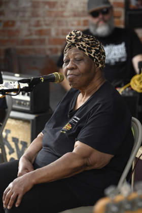 April 12, 2026, Clarksdale, Ms, United States of America: MISS GLADYS during day five of the 2026 Juke Joint Festival on April 12, 2026 in Clarksdale, Mississippi. Clarksdale United States of America - ZUMAw132 20260412_zap_w132_013 Copyright: xTomxWalkox