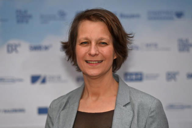 Barbara Pachl-Eberhart (Autorin), Einzelbild,angeschnittenes Einzelmotiv,Portraet,Portrait,Porträt. Pemiere von VIER MINUS DREI am 13.03420226 in Muenchen. Roter Teppich,Red Carpet.