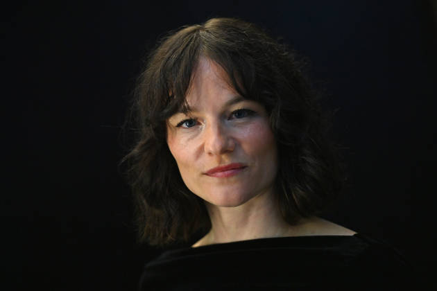 Valerie Pachner (Schauspielerin), Einzelbild,angeschnittenes Einzelmotiv,Portraet,Portrait,Porträt. Pemiere von VIER MINUS DREI am 13.03420226 in Muenchen. Roter Teppich,Red Carpet.