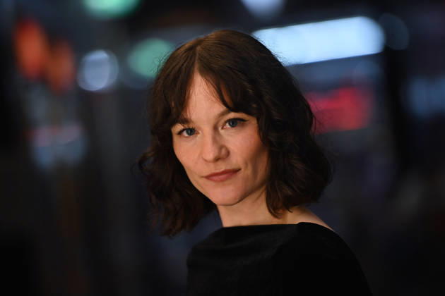Valerie Pachner (Schauspielerin), Einzelbild,angeschnittenes Einzelmotiv,Portraet,Portrait,Porträt. Pemiere von VIER MINUS DREI am 13.03420226 in Muenchen. Roter Teppich,Red Carpet.