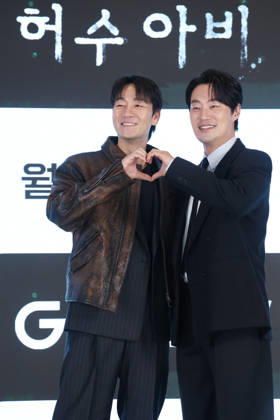 S. Korean actors Lee Hee-jun and Park Hae-soo S. Korean actors Lee Hee-jun and Park Hae-soo South Korean actors Lee Hee-jun (R) and Park Hae-soo, who star in the new drama The Scarecrow, pose for a photo during a publicity event in Seoul on April 13, 2026. The first episode of the drama will be aired by the cable channel ENA on April 20. (Yonhap) 2026-04-14 11:00:42 < 1980-2026 YONHAPNEWS AGENCY. .> ¼­¿ïÆ¯º°½Ã EDITORIAL USE ONLY  Copyright: xx PYH2026041407110034400 YonhapxNewsx yonphotos251408