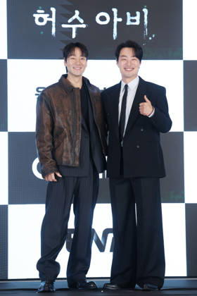 S. Korean actors Lee Hee-jun and Park Hae-soo S. Korean actors Lee Hee-jun and Park Hae-soo South Korean actors Lee Hee-jun (R) and Park Hae-soo, who star in the new drama The Scarecrow, pose for a photo during a publicity event in Seoul on April 13, 2026. The first episode of the drama will be aired by the cable channel ENA on April 20. (Yonhap) 2026-04-14 11:00:36 < 1980-2026 YONHAPNEWS AGENCY. .> ¼­¿ïÆ¯º°½Ã EDITORIAL USE ONLY  Copyright: xx PYH2026041407070034400 YonhapxNewsx yonphotos251409