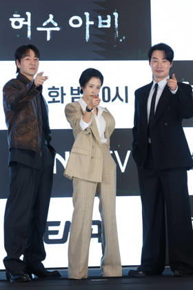 Drama The Scarecrow Drama The Scarecrow The stars of the new drama The Scarecrow -- Park Hae-soo, Kwak Sun-young and Lee Hee-jun (L to R) -- pose for a photo during a publicity event in Seoul on April 13, 2026. The first episode of the drama will be aired by the cable channel ENA on April 20. (Yonhap) 2026-04-14 11:01:57 < 1980-2026 YONHAPNEWS AGENCY. .> ¼­¿ïÆ¯º°½Ã EDITORIAL USE ONLY  Copyright: xx PYH2026041407500034400 YonhapxNewsx yonphotos251418