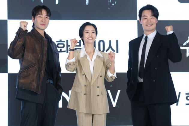 Drama The Scarecrow Drama The Scarecrow The stars of the new drama The Scarecrow -- Park Hae-soo, Kwak Sun-young and Lee Hee-jun (L to R) -- pose for a photo during a publicity event in Seoul on April 13, 2026. The first episode of the drama will be aired by the cable channel ENA on April 20. (Yonhap) 2026-04-14 11:02:06 < 1980-2026 YONHAPNEWS AGENCY. .> ¼­¿ïÆ¯º°½Ã EDITORIAL USE ONLY  Copyright: xx PYH2026041407540034400 YonhapxNewsx yonphotos251419