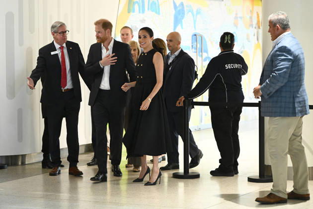 HARRY AND MEGHAN AUSTRALIA VISIT, Prince Harry and Meghan, the Duke and Duchess of Sussex arrive to greet children during their visit to the Royal Children™s Hospital in Melbourne, Tuesday, April 14, 2026. ( NO ARCHIVING MELBOURNE VICTORIA AUSTRALIA  Copyright: xJOELxCARRETTx 20260414190660365559