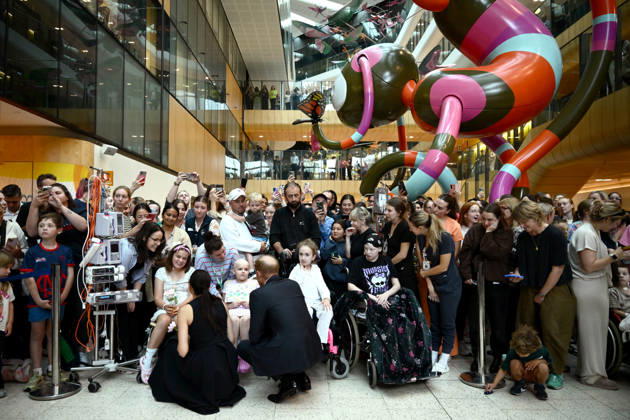 HARRY AND MEGHAN AUSTRALIA VISIT, Prince Harry and Meghan, the Duke and Duchess of Sussex greet children during their visit to the Royal Children™s Hospital in Melbourne, Tuesday, April 14, 2026. ( NO ARCHIVING MELBOURNE VICTORIA AUSTRALIA  Copyright: xJOELxCARRETTx 20260414192808781843