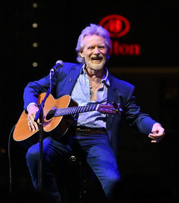 2026 CMA Triple Play Awards Lee Roy Parnell onstage at the 2026 CMA Triple Play Awards at the Country Music Hall of Fame and Museum on April 13, 2026 in Nashville, TN. Nashville Country Music Hall of Fame and Museum Tennessee USA Copyright: xTammiexArroyo AFF-USA.comx