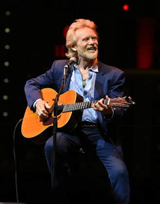 2026 CMA Triple Play Awards Lee Roy Parnell onstage at the 2026 CMA Triple Play Awards at the Country Music Hall of Fame and Museum on April 13, 2026 in Nashville, TN. Nashville Country Music Hall of Fame and Museum Tennessee USA Copyright: xTammiexArroyo AFF-USA.comx
