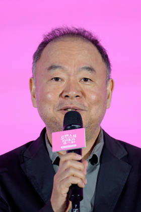 Coupang Play series Absolute Value of Romance press conference SEOUL, SOUTH KOREA, APR 14: South Korean director Lee Tae-gon during Coupang Play series Absolute Value of Romance press conference at The CGV Apgujeong in Seoul, South Korea, on April 14, 2026. Seoul The CGV Apgujeong South Korea 8268_286976 Copyright: xStevexChoxKyewoong PentaxPressx
